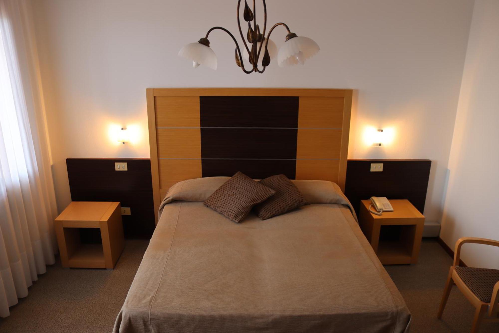 Albergo Alla Pineta モンテベッルーナ エクステリア 写真