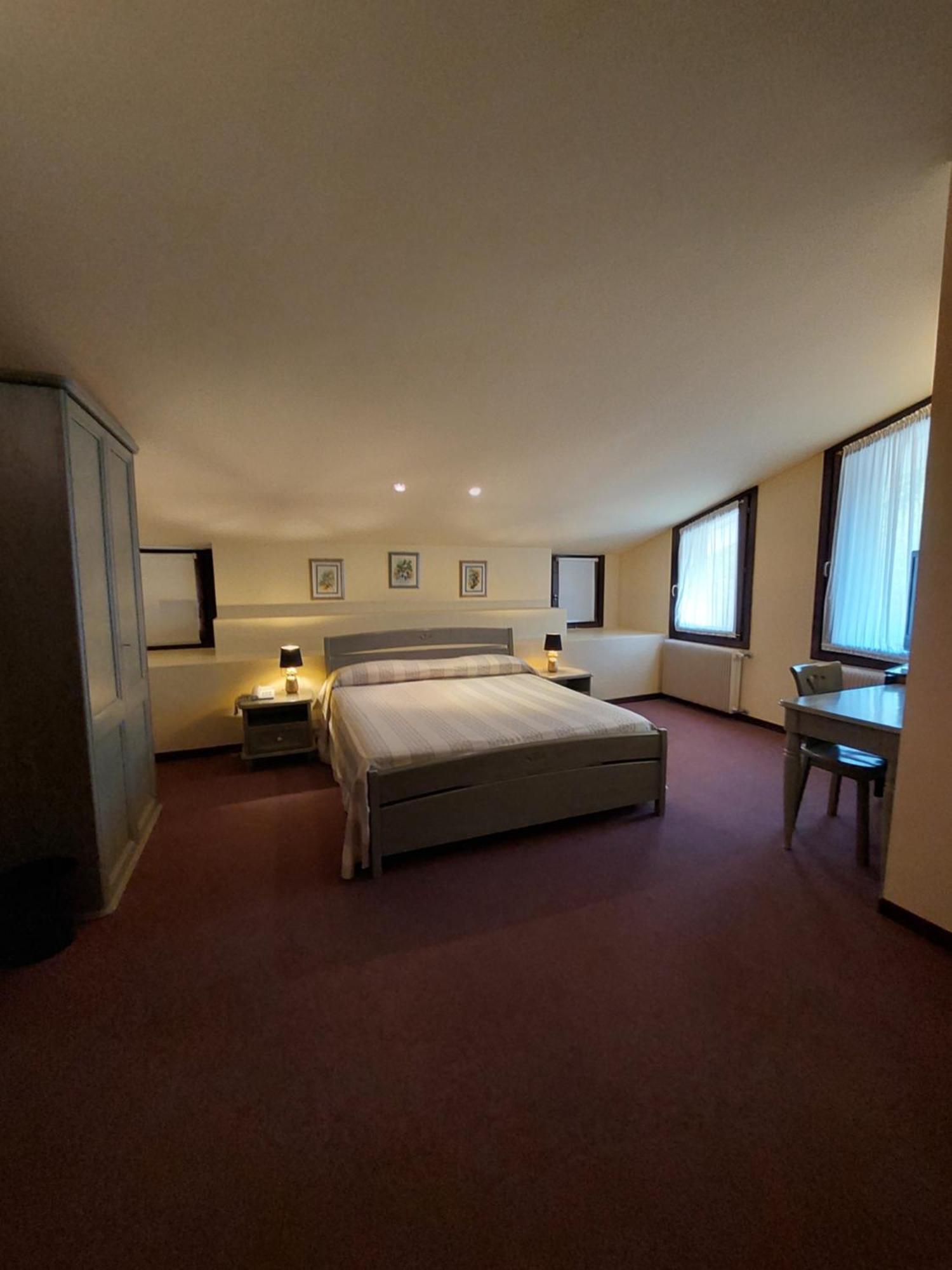 Albergo Alla Pineta モンテベッルーナ エクステリア 写真