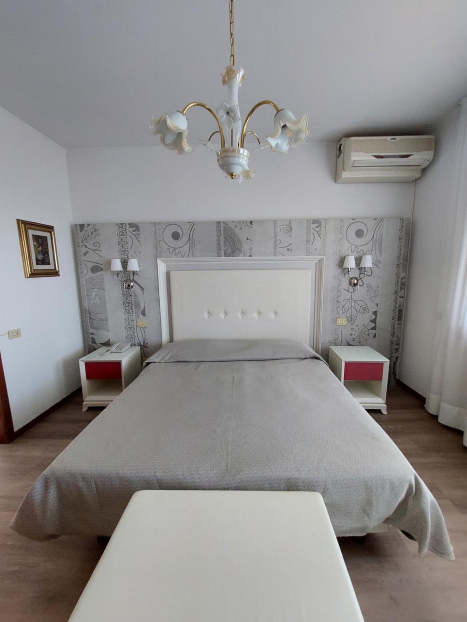 Albergo Alla Pineta モンテベッルーナ エクステリア 写真