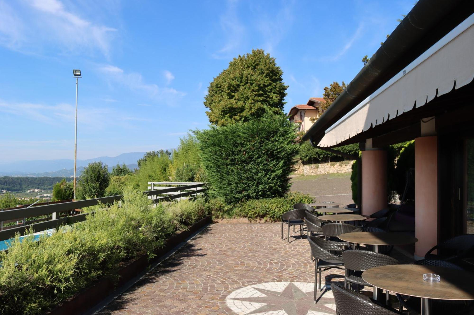 Albergo Alla Pineta モンテベッルーナ エクステリア 写真